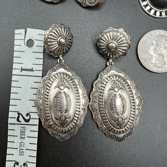Lot of 4 pair pierced western, southwestern style earrings silver tone - Picture 11 of 16